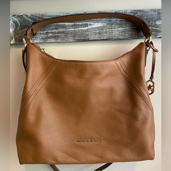 - MK Purse ~ Excellent condition. Perfectly clean inside and out. Great p… - Picture 3 of 7